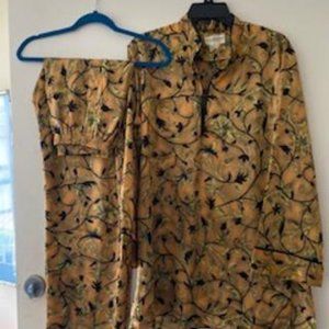 Nearly new work clothes to play pieces